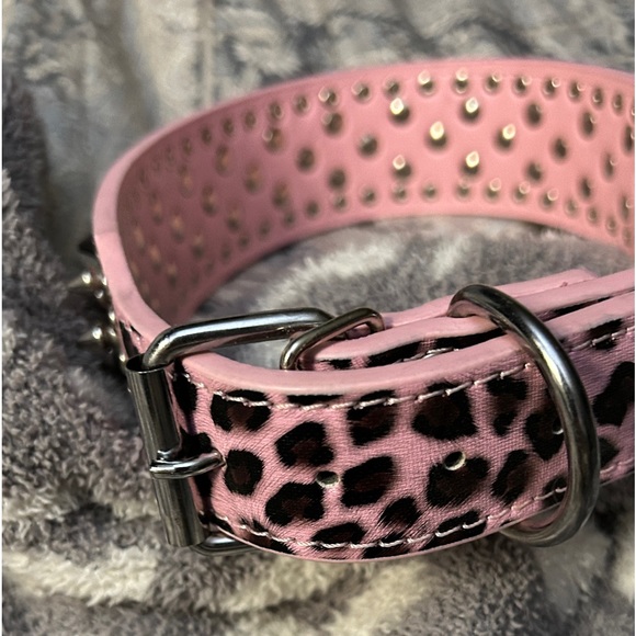 Big Girls Leopard Spike Dog Collar - Picture 3 of 4